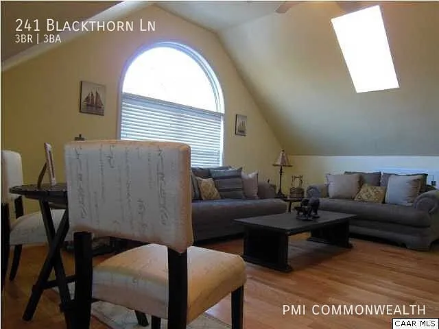 241 Blackthorn Ln — Photo 10