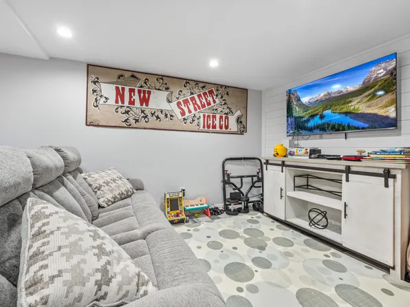 453 North Railroad Avenue image 18 of 27