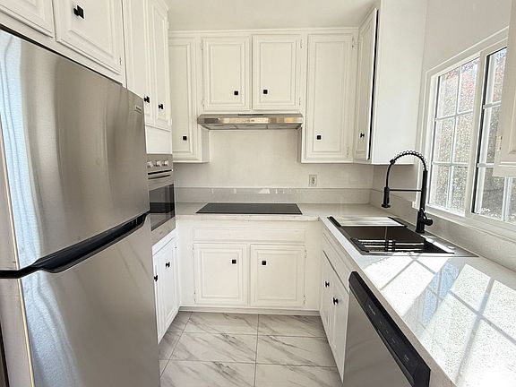 2nd image of 1508 S Beverly Glen Blvd