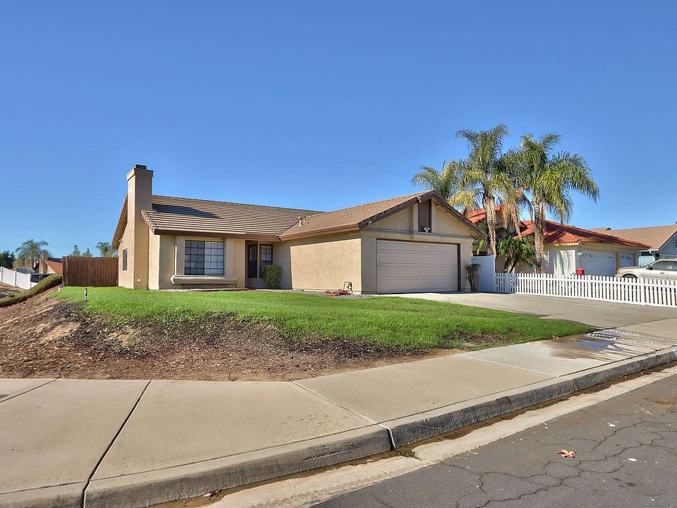 1st image of 39627 Firethorn Ct