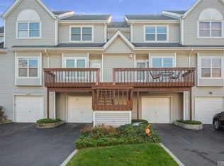 94 Leeward Ln, Port Jefferson, NY 11777