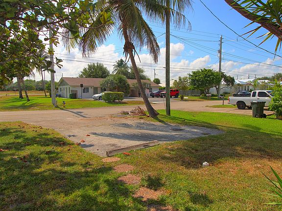 4th image of 1045 Miami Blvd APT A