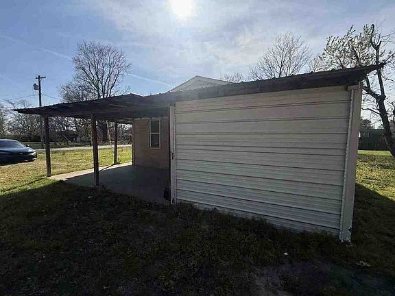 4th image of 407 Pecan St