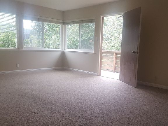 3rd image of 311 Waverley St