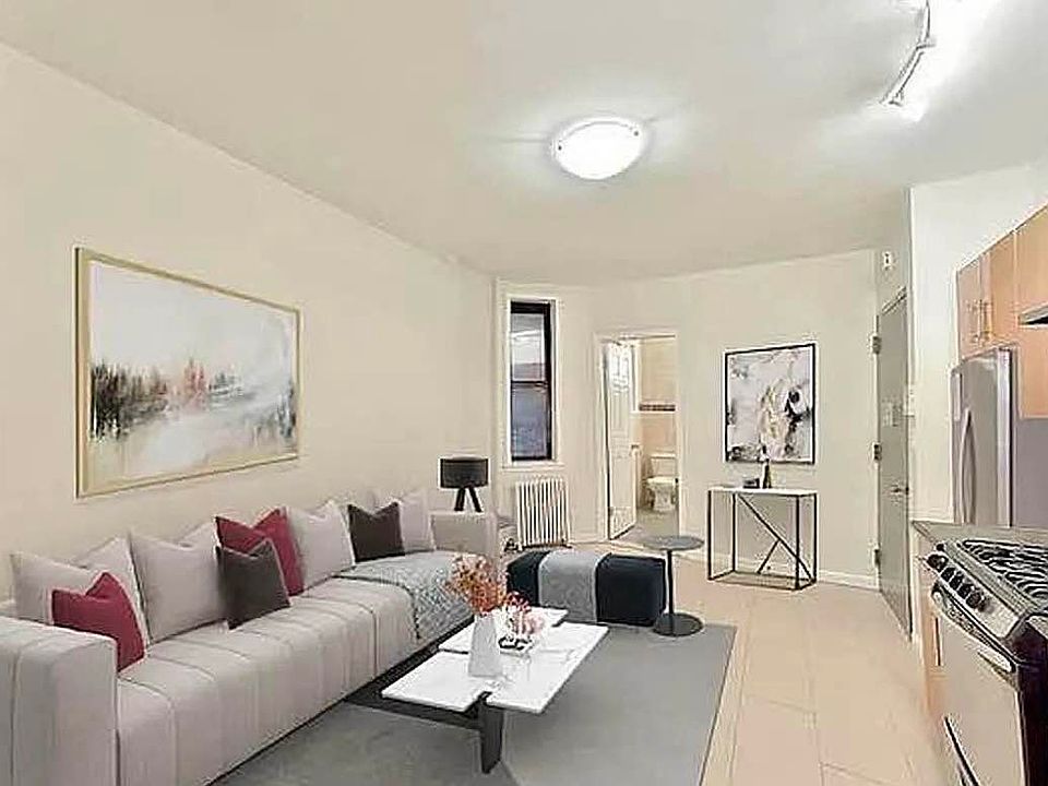 2nd image of 607 E 11th St #20C