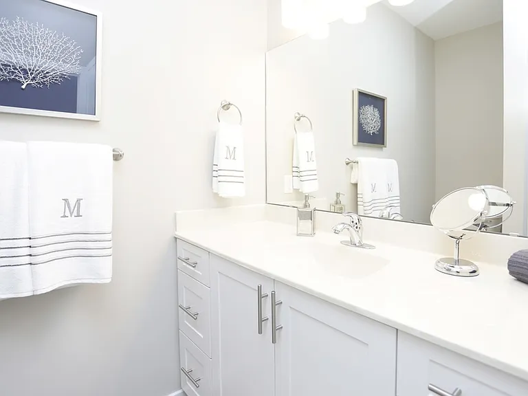 Piper Lakes Bathroom