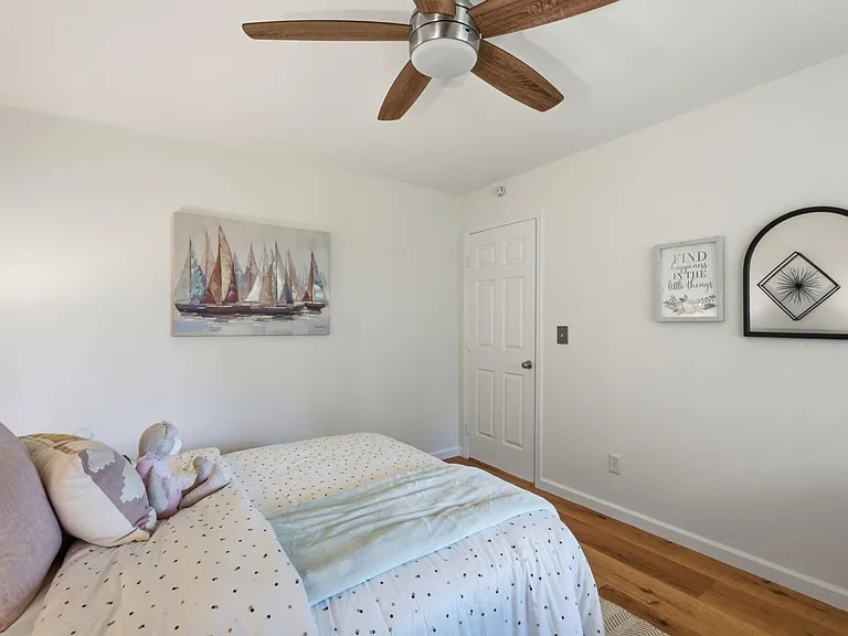 2323 Mastlands Dr — Photo 29