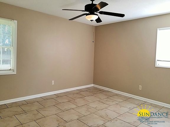 5th image of 302 Coral Dr SW