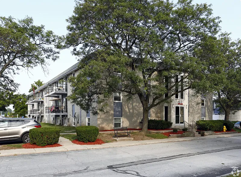 Town Center Townhomes & Flats — Photo 2