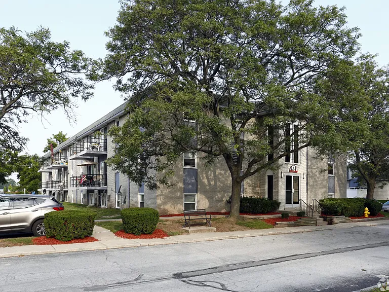 Town Center Townhomes & Flats — Photo 2