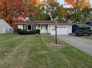 8329 Brentwood Dr, Olmsted Falls, OH 44138
