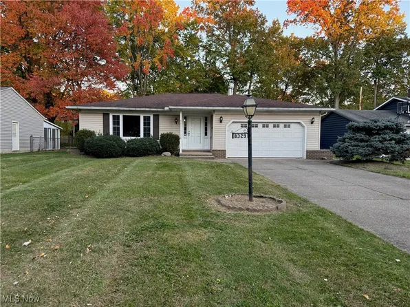 8329 Brentwood Dr, Olmsted Falls, OH 44138