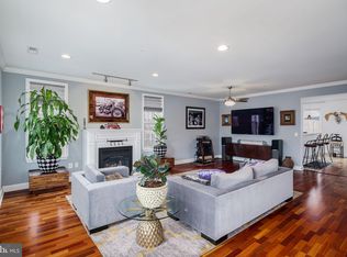 102 Commodore Ct, Philadelphia, PA 19146