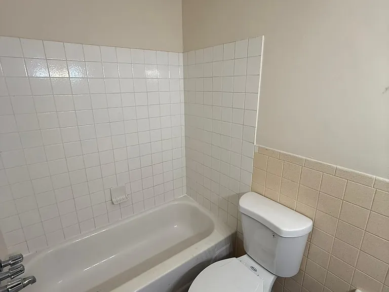 Malaga Villa Apartments — Photo 10