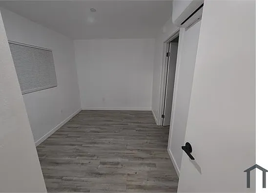 1348 E 27th St #202 — Photo 11
