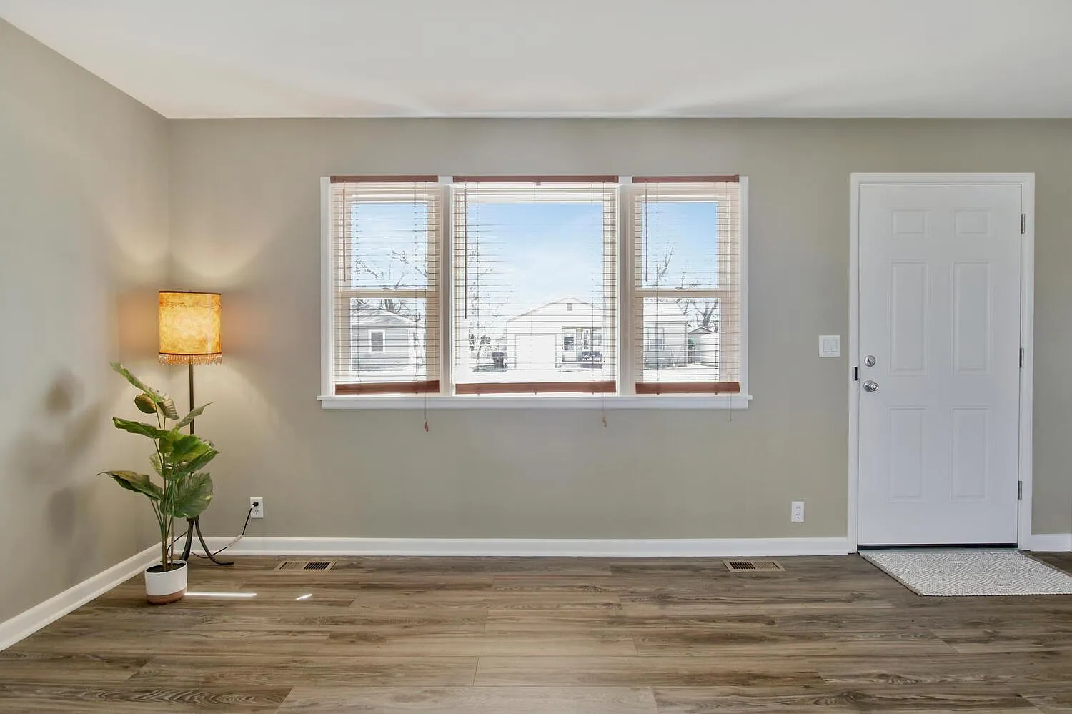 2037 S Saint Clair Ave — Photo 2