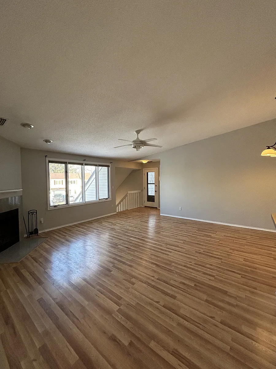 Building Photo - 90 Little Oak Ln #90