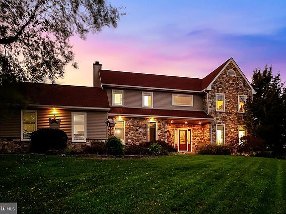 2nd image of 212 Highland View Dr