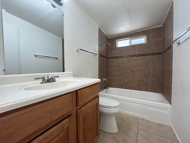 6 bed, 3.0 bath, 2269 sqft, $2,495 — Photo 31