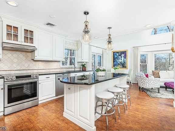 4th image of 18 Harding Ter