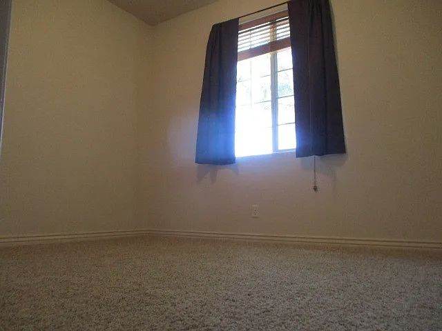 323 S 3525 W — Photo 8