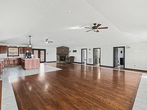 5th image of 195 Holmes Gap Rd