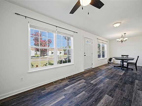 5th image of 3517 Peronne Ave