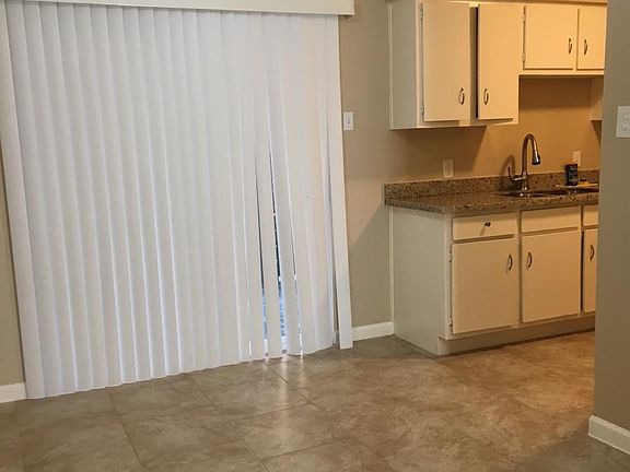 3rd image of 418 W Lang St
