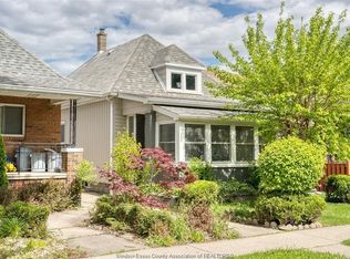 1062 Howard Ave, Windsor, ON N9A 1S7