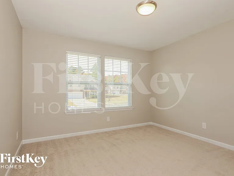 8008 April Ln — Photo 10