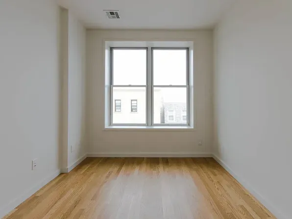 261 Eckford Street image 7 of 13