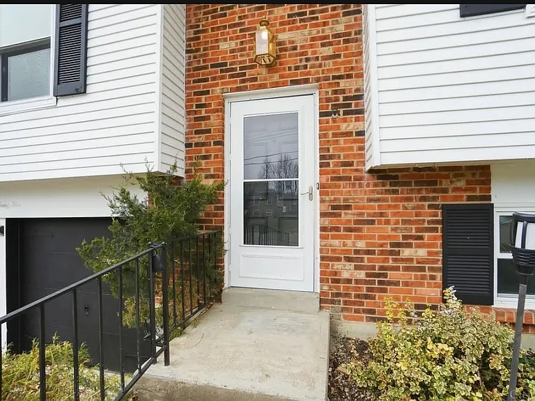 9925 Grasscreek Ct — Photo 2