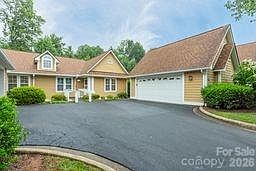 5th image of 1303 Hyde Park Dr