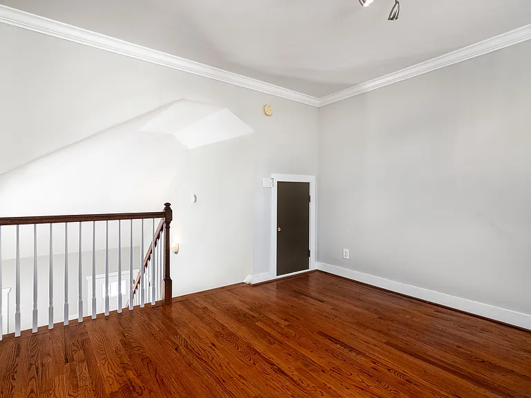 327 Mill Rd — Photo 11