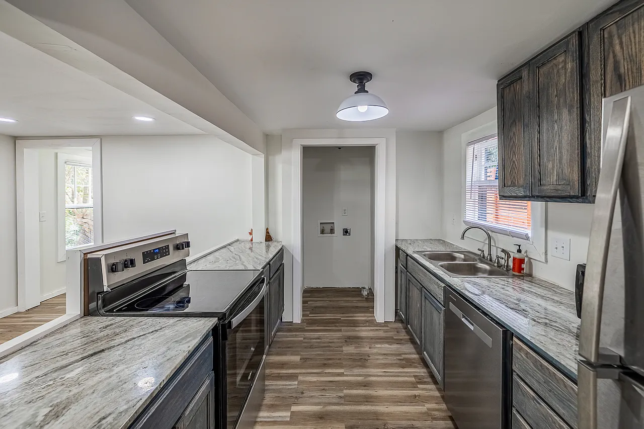 2 bed, $1,375 — Photo 4
