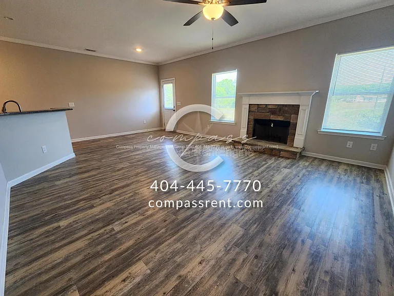 228 Lyndon Way NW — Photo 4
