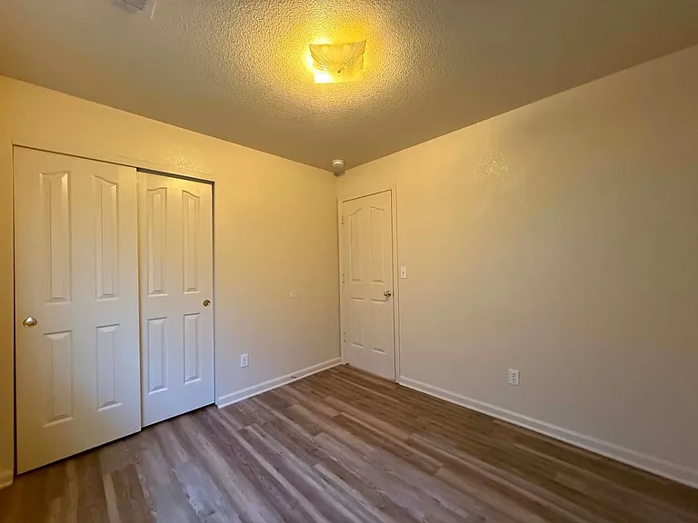 155 Derek Dr — Photo 10