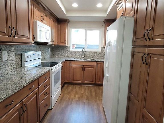 3rd image of 614 Thames Way #159