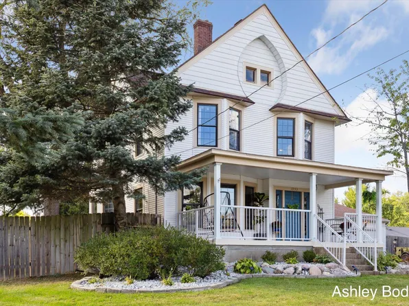 1953 Kinney Ave NW, Grand Rapids, MI 49534