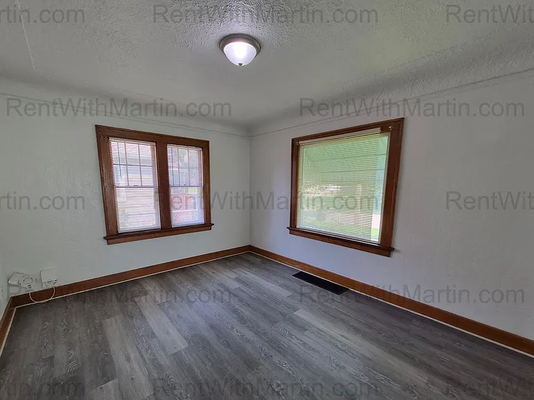 137 Hope Ave — Photo 6