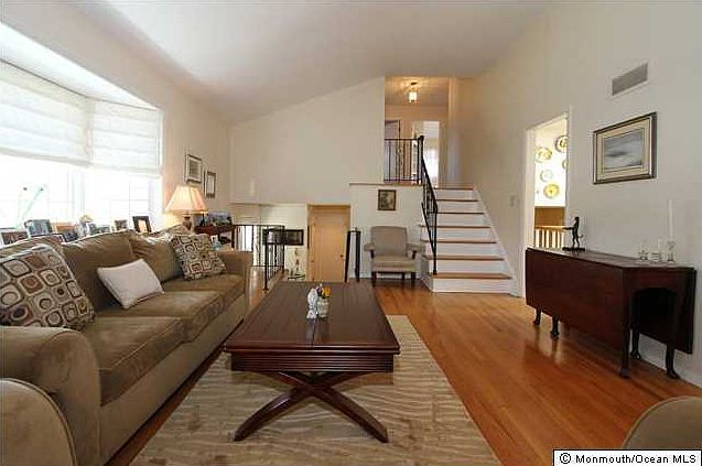 2nd image of 921 Middletown Road #Middletown-lincroft