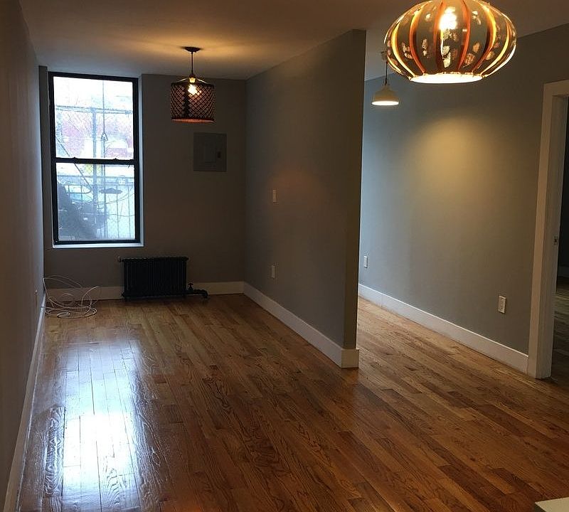2nd image of 565 W 181st St #1RE
