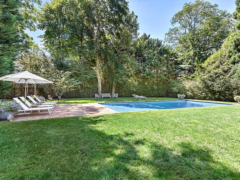 78 Pantigo Rd — Photo 2