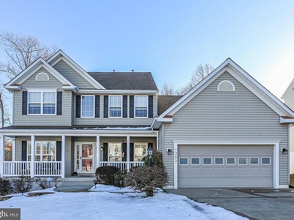 4th image of 1202 Century Oak Dr