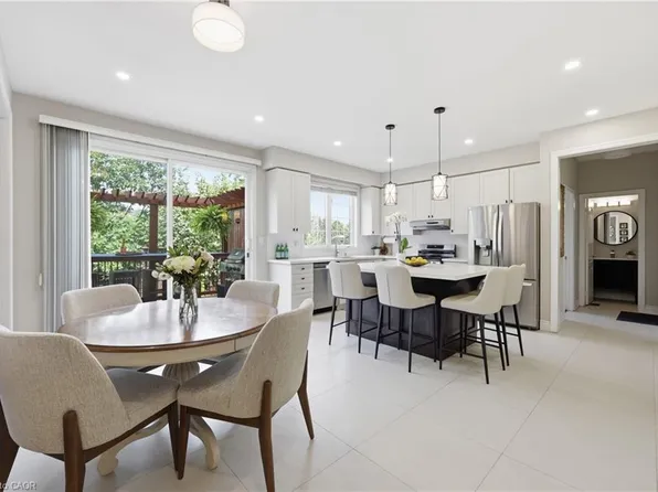 2295 Glazebrook Cir, Oakville, ON L6M 5B5