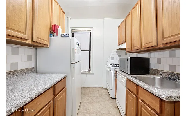 Rented by Douglas Elliman | media 7