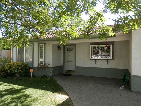 Great custom entry way.