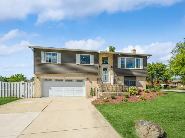 1820 W Mulloy Dr, Addison, IL 60101