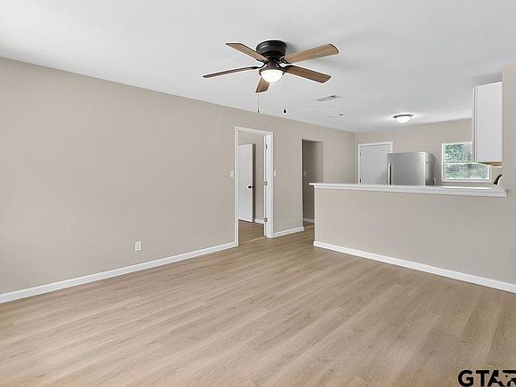 4th image of 444 Bowie St