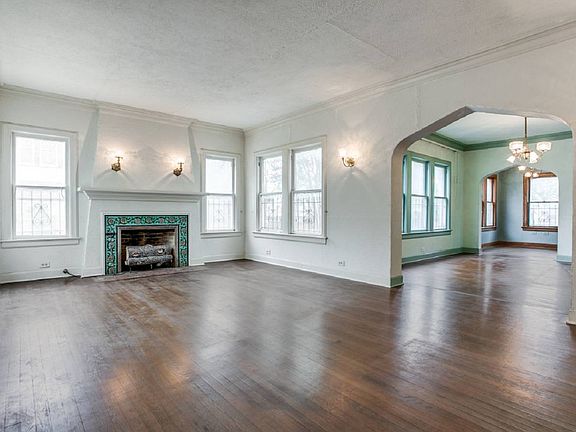 3rd image of 113 E Rosewood Ave